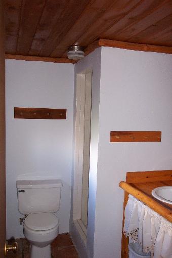 Cabin 4 Bathroom